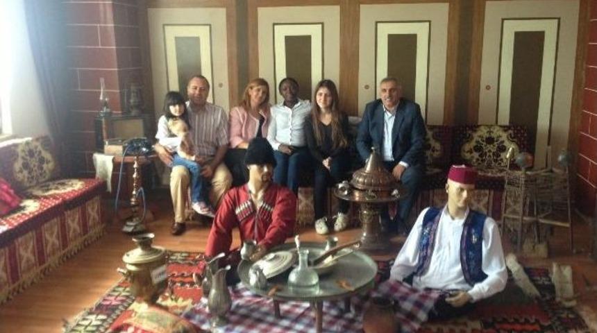 Fildişili Kaymakam Hendek&rsquo;te