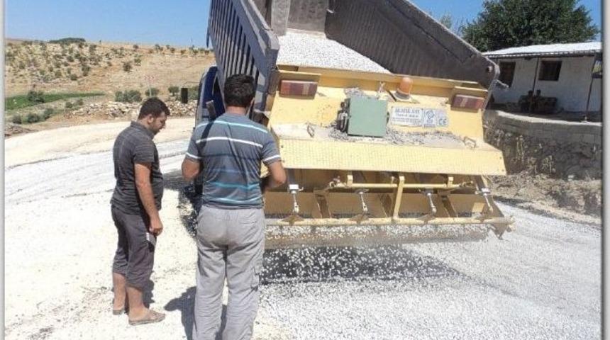 K&ouml;y Yollarında Asfalt &Ccedil;alışmaları Devam Ediyor