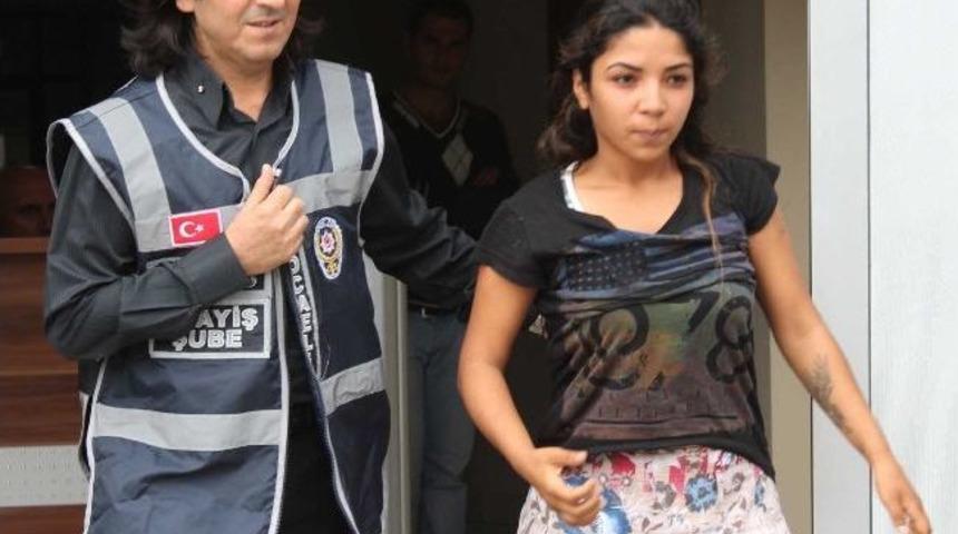 Bilezik Falına Bakarken &Uuml;&ccedil; Bilezik &Ccedil;aldılar