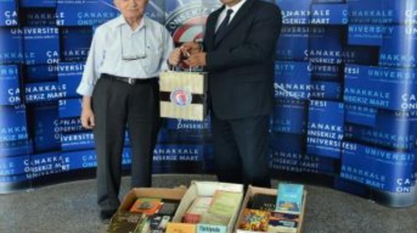 &Ccedil;om&uuml; K&uuml;t&uuml;phanesi'ne Kitap Bağışıları Devam Ediyor