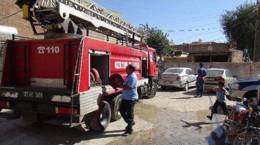 Kızıltepe&rsquo;de Hurda D&uuml;kkanında Yangın &Ccedil;ıktı