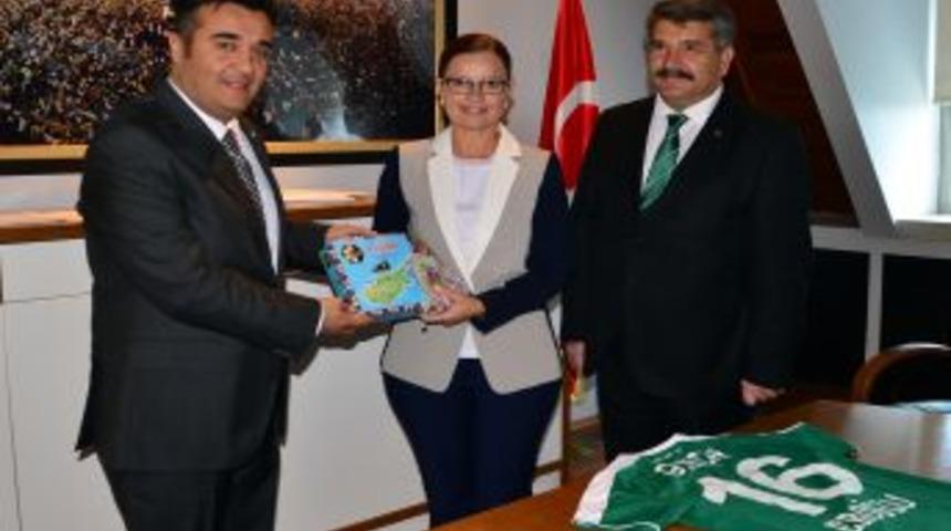 KKTC Cumhurbaşkanı Eroğlu'nun Kızı Bursaspor'u Ziyaret Etti