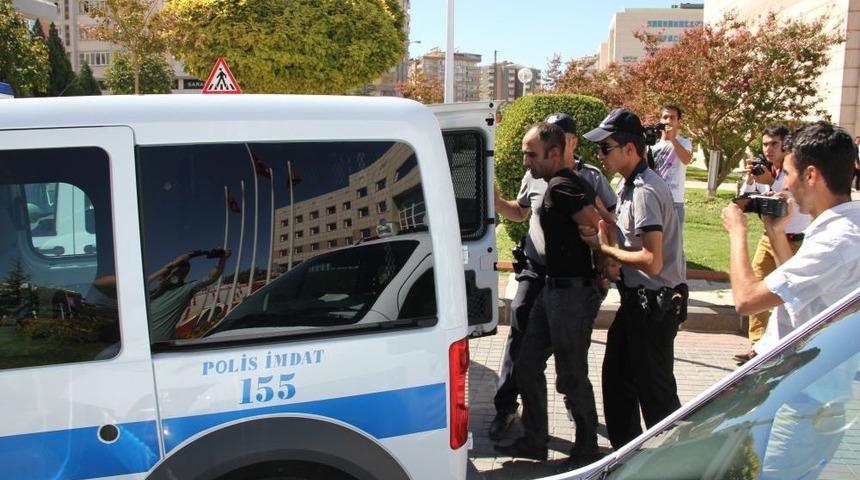 Kadına Şiddet Yasası&rsquo;yla Evden Uzaklaştırılan Koca, Kendini Yakmak Istedi