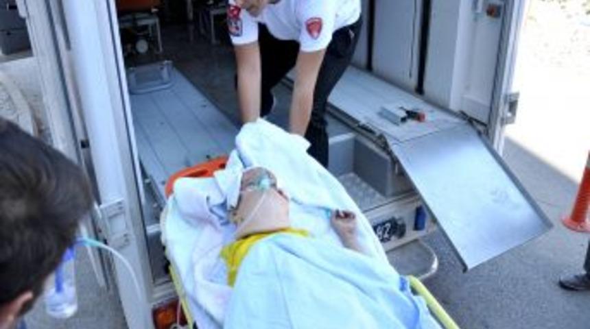 Akaryakıt Aracı Ile Kamyonet &Ccedil;arpıştı: 2 &Ouml;l&uuml;