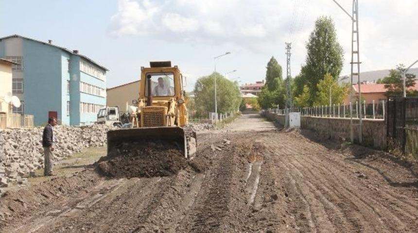 Ardahan'da Yol &Ccedil;alışmaları Ve Sıcak Asfalt &Ccedil;alışmaları Devam Ediyor