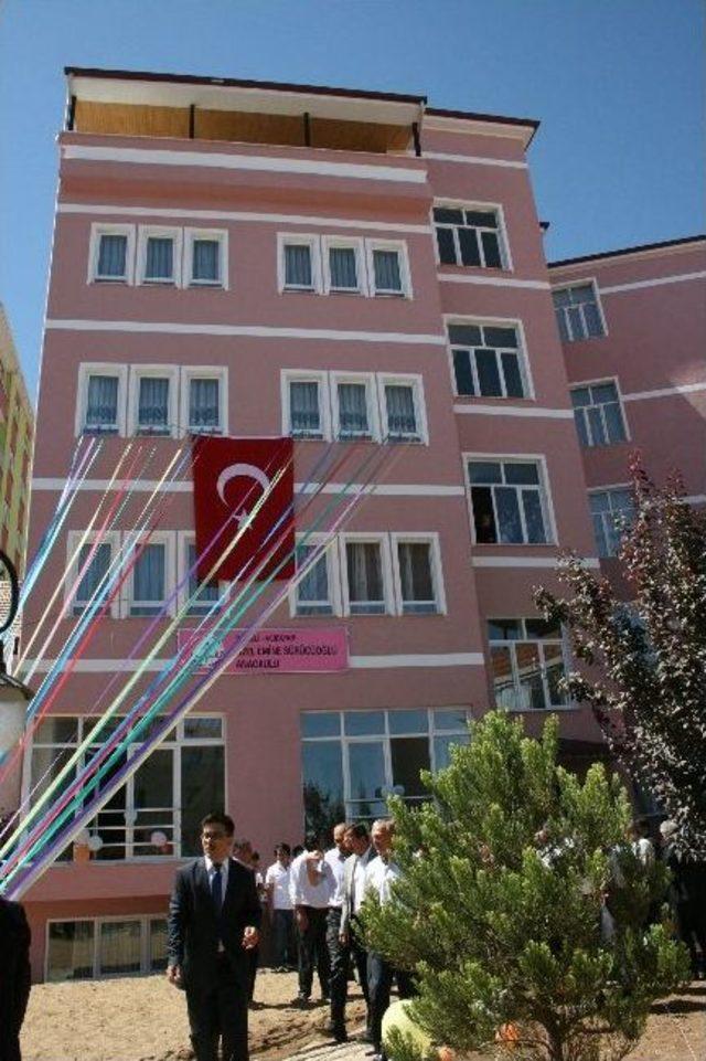 Hayırsever S&uuml;r&uuml;c&uuml;oğlu Ailesi nden Acıpayam&rsquo;a Okul 1