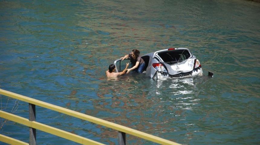 Kanala d&uuml;şen hemşireyi b&ouml;yle kurtardı