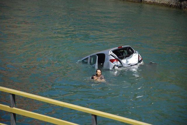 Kanala d&uuml;şen hemşireyi b&ouml;yle kurtardı 1