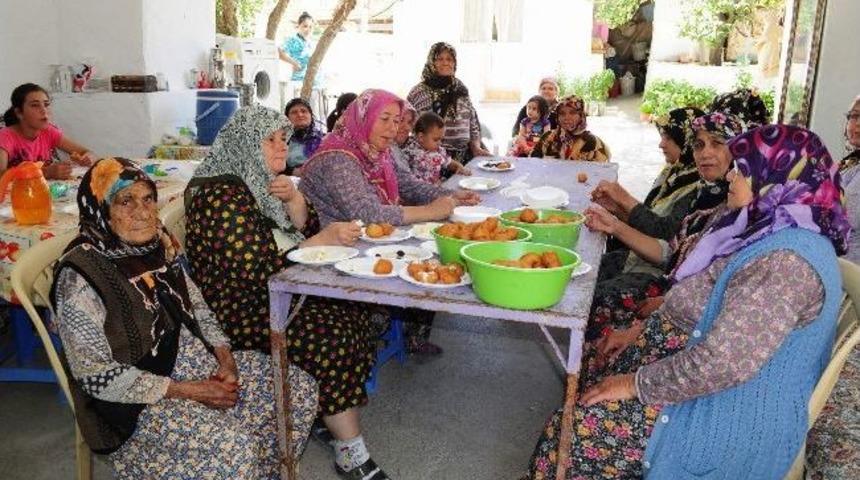 Yukarı&ccedil;obanisa Şehitler İ&ccedil;in Lokma D&ouml;kt&uuml;rd&uuml;