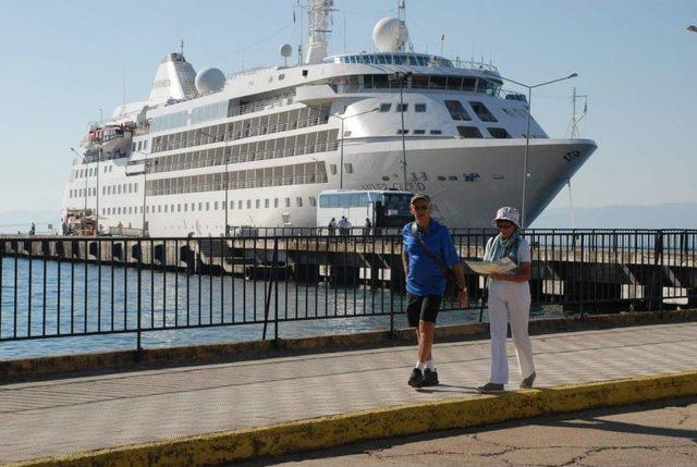 Turist Gemisi Sılver Cloud Sinop'ta