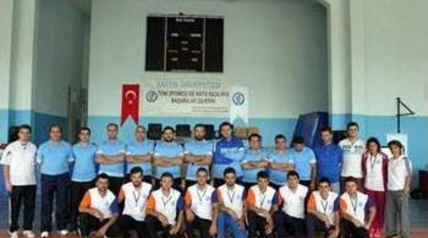 Yetenekli &Ouml;ğrenciler Ter D&ouml;kt&uuml;