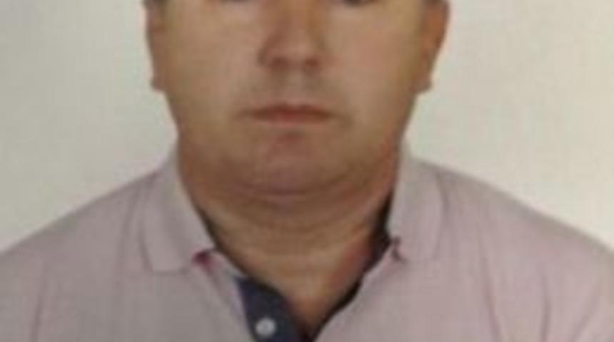 Define ararken canından oldu