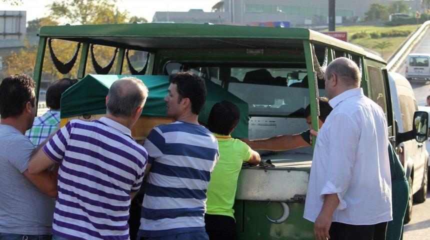 Virajı D&ouml;nemen S&uuml;r&uuml;c&uuml; Yayaya &Ccedil;arptı