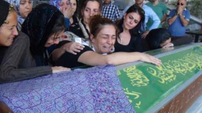 Cinayete Kurban Giden Gen&ccedil;ler Son Yolculuklarına Uğurlandı