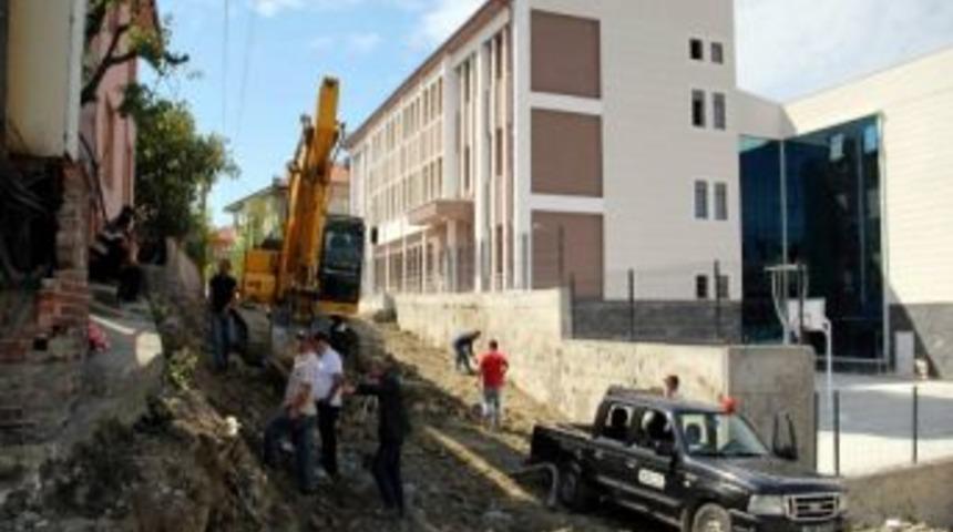 Belediye'den Okul Yoluna Ulaşım Kolaylığı