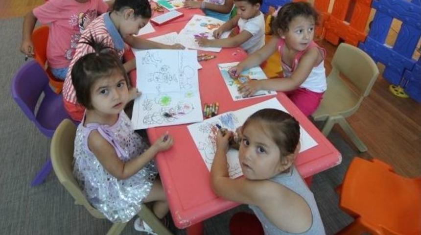 Rengarenk Boyalarla Hayal Dünyalarını Resmettiler