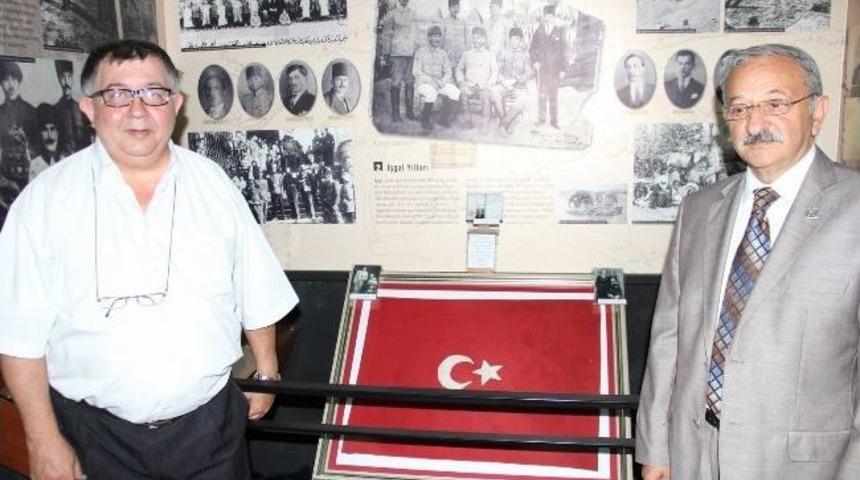 (&ouml;zel Haber) 91 Yıllık T&uuml;rk Bayrağı Tarih Kokuyor