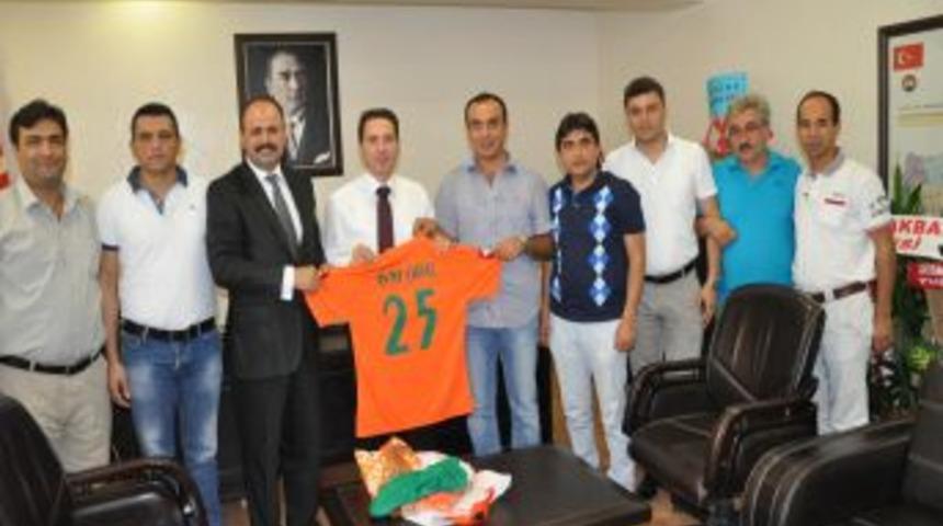 Kozan Belediyespor Y&ouml;netimi Kaymakam Oral'ı Ziyaret Etti