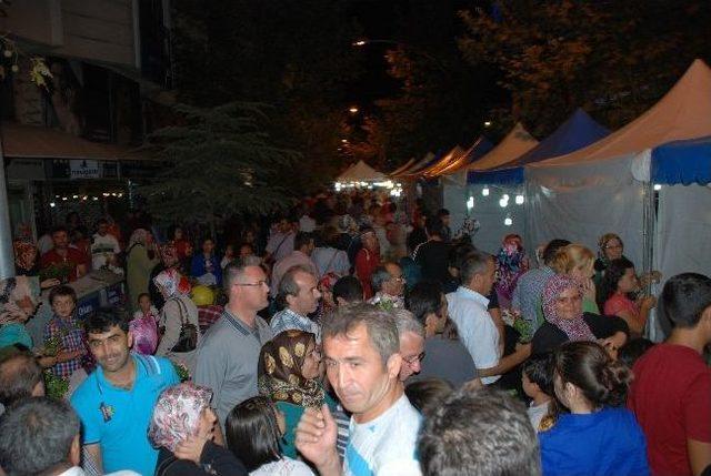 Manisalı Vekiller Soma da Partilerinin Stantlarını Ziyaret Etti 1