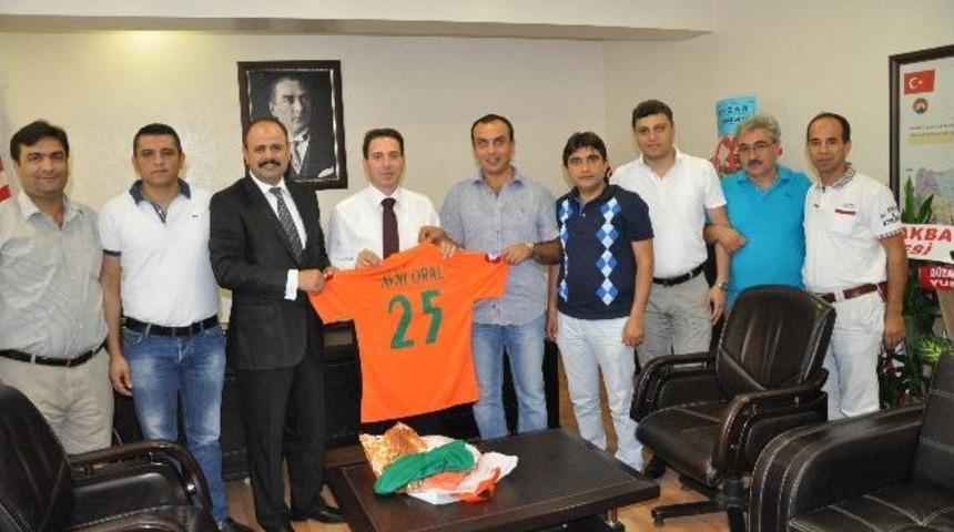 Kozan Belediye Spor Y&ouml;netiminden Kaymakam Oral&rsquo;a Ziyaret