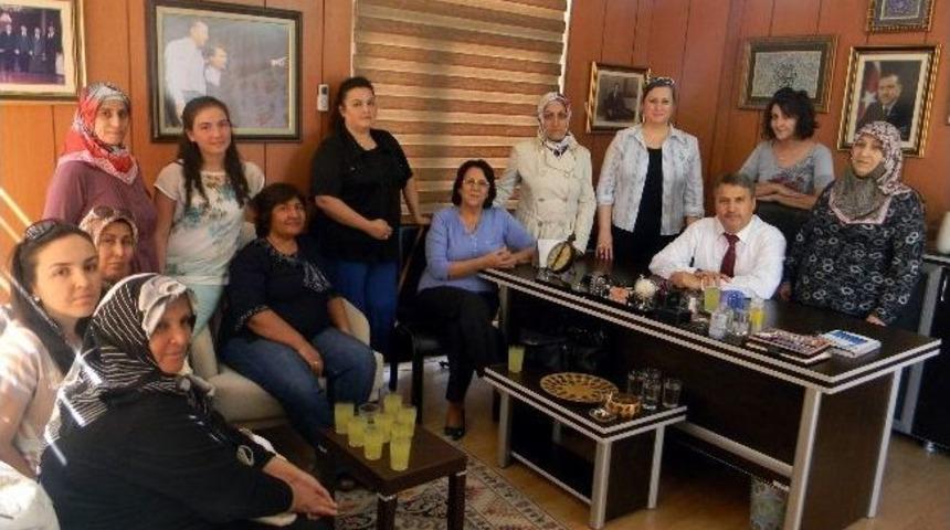 Manisa Ak Parti Eski Kadın Kolları &Uuml;yelerinden &Ccedil;er&ccedil;i&rsquo;ye Destek
