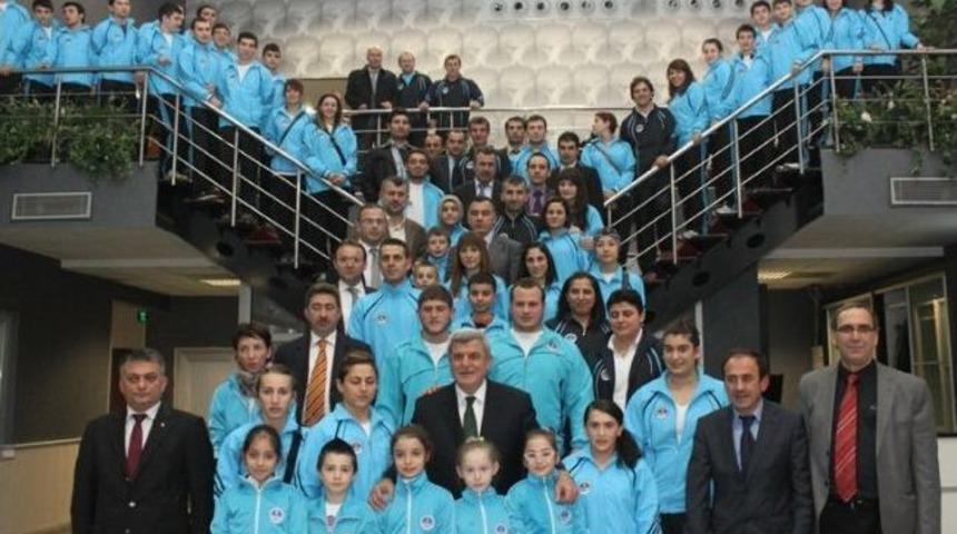 37 Bin Kişilik Dev Camia