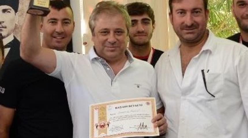 Kazandıkları Kupayı B&uuml;y&uuml;kşehir&rsquo;e Teslim Ettiler