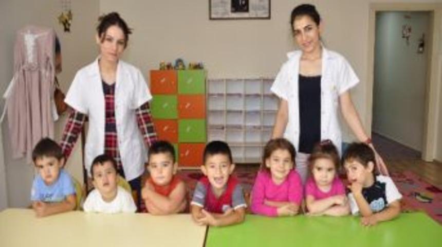 Minikler Okul Yolunda &Ccedil;ok Şanslı