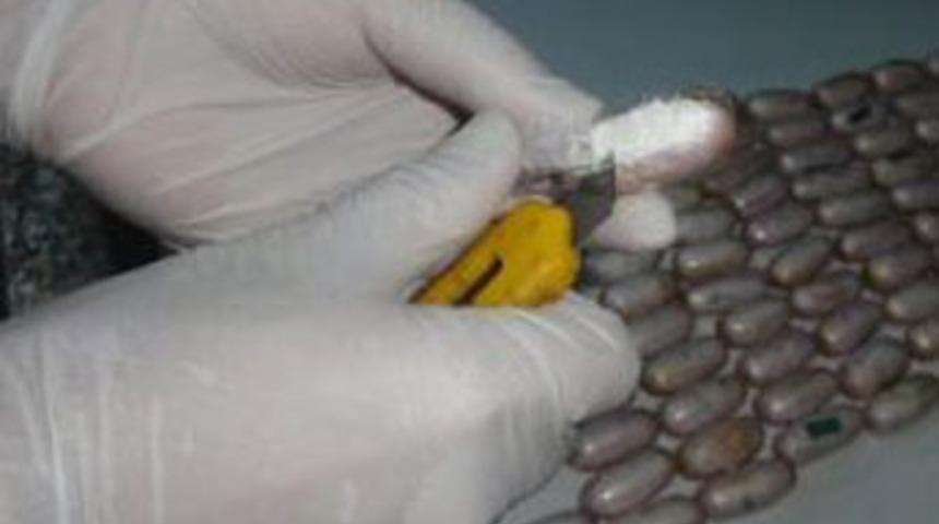 Midesinden &ccedil;ıkan uyuşturucuyu inkar etti