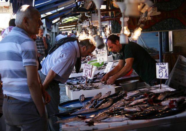 Balıkçı Avın Artmasını, Vatandaş Fiyatların Düşmesini Bekliyor