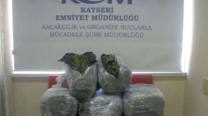 Polis Zehir Tacirlerine Ge&ccedil;it Vermedi