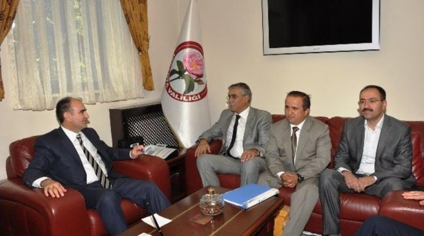 İşadamlarından Vali &Ouml;zkan&rsquo;a Ziyaret