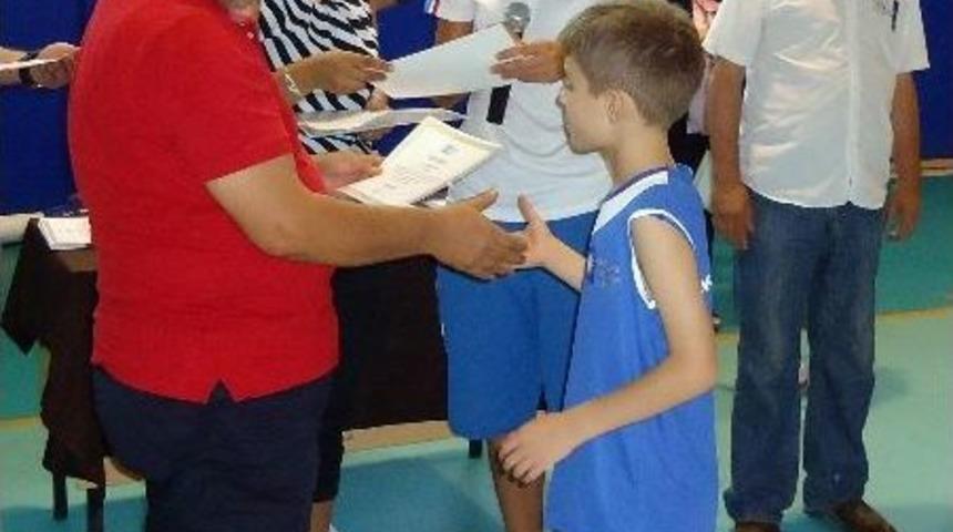 Yaz Spor Okulu &Ouml;ğrencileri Sertifikalarını Aldı