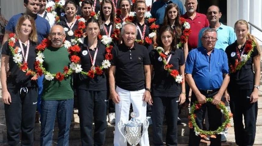 S&uuml;per Kupa&rsquo;nın Melekleri Muratpaşa&rsquo;da