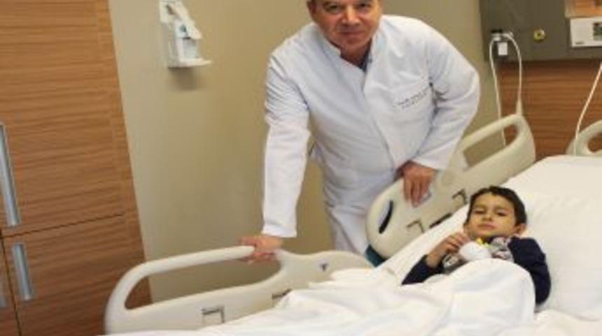 Bağırsakları 90 Derece D&ouml;nen &Ccedil;ocuk Ameliyatla Sağlığına Kavuştu