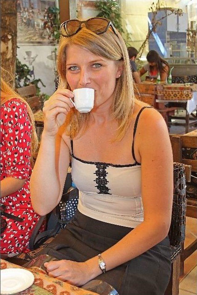 İzmir&rsquo;in Expo da G&ouml;n&uuml;ll&uuml; El&ccedil;ileri Oldular 1