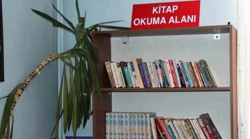 Hasta Ve Yakınları İ&ccedil;in K&uuml;t&uuml;phane