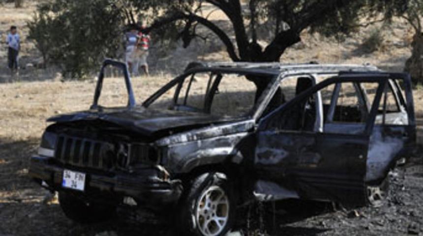 Eşine kızdı, l&uuml;ks aracını yaktı