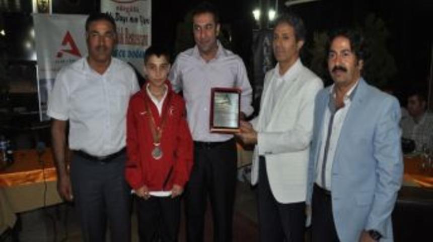 Avrupa &Uuml;&ccedil;&uuml;nc&uuml;s&uuml; Karadoğan &Ouml;d&uuml;llendirildi