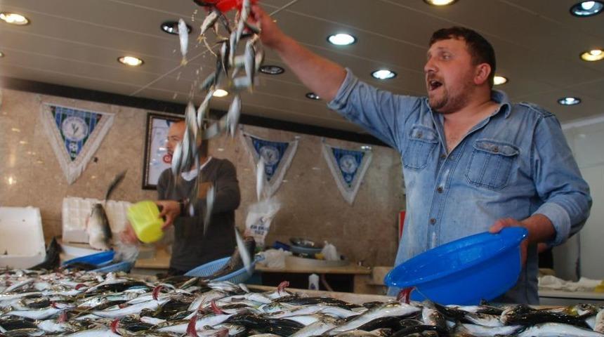 Rizeli Vatandaşlar Balık Fiyatlarından Memnun