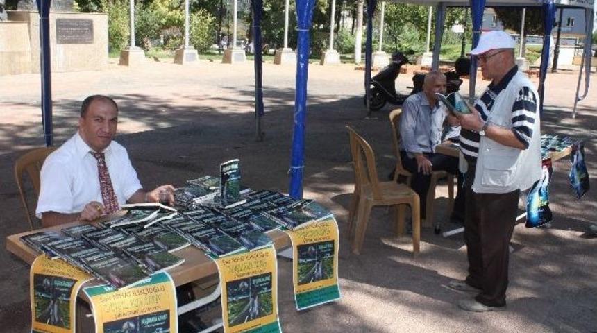 Şairler Kırkayak Parkı&rsquo;nda İmza G&uuml;n&uuml; D&uuml;zenledi