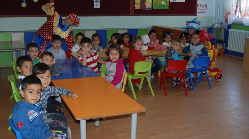 Sincan Belediye Tiyatrosu Minikleri Okula Alıştırıyor