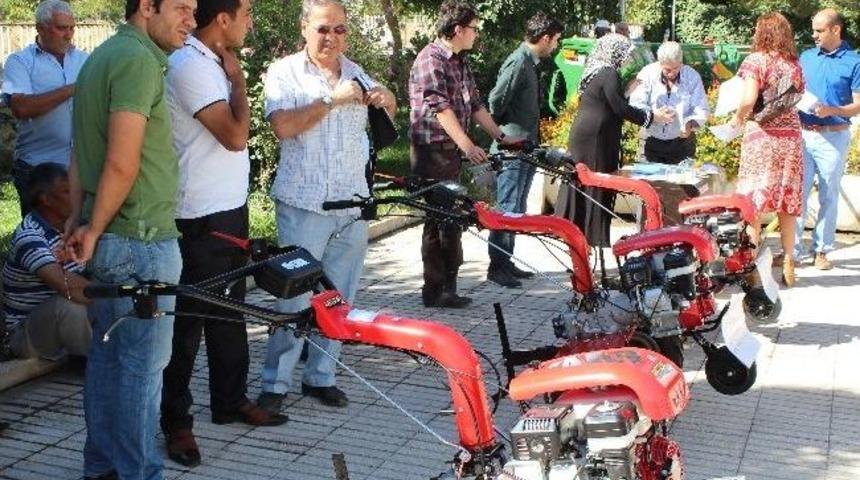 Elazığ'da &Ccedil;ift&ccedil;ilere Makine Ekipman Desteği Verildi