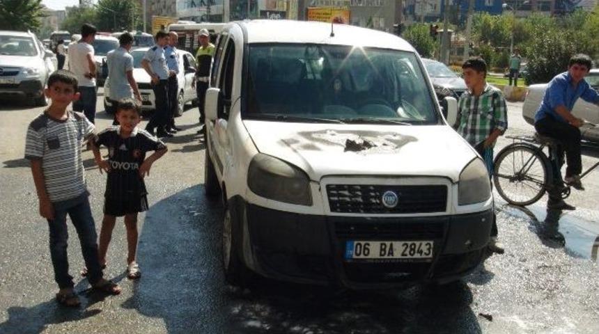 Seyir Halindeki Otomobil Alev Aldı