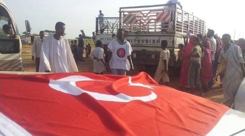 Sudanlı Selzedelere &Ccedil;adır Ve Gıda Yardımı