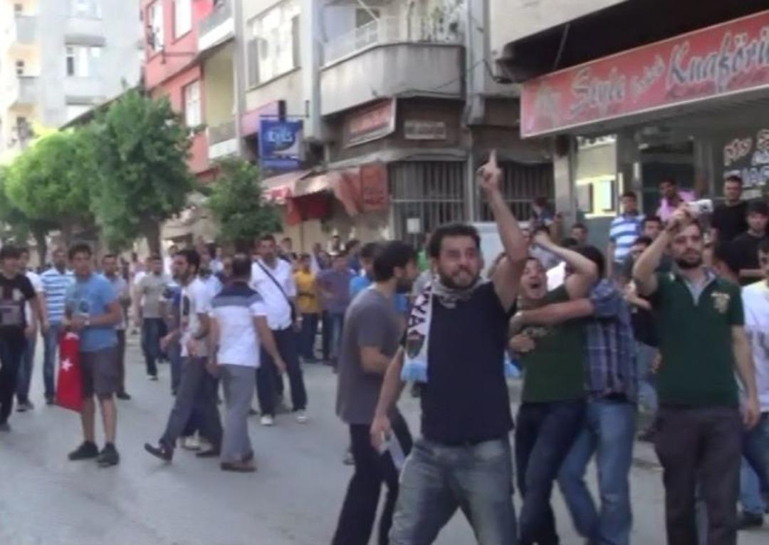 Ahmet Atakan'ın 'taşlı' G&ouml;r&uuml;nt&uuml;s&uuml; Ortaya &Ccedil;ıktı