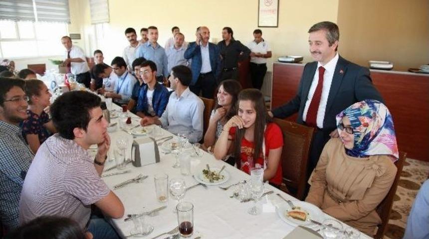 Şahinbey Belediyesinin Eğitim Verdiği 1122 &Ouml;ğrenci &Uuml;niversiteye Yerleşti