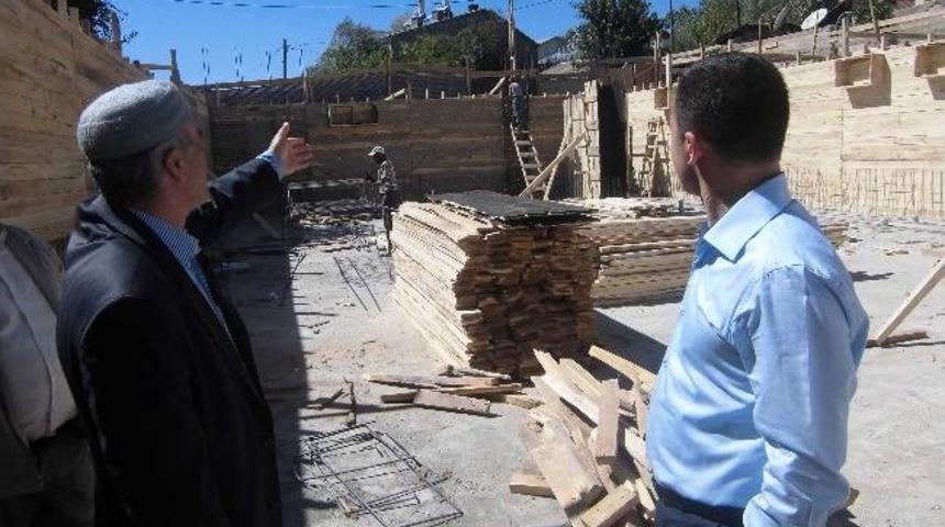 M&uuml;ft&uuml; İzci Cami İnşaatında İncelemelerde Bulundu