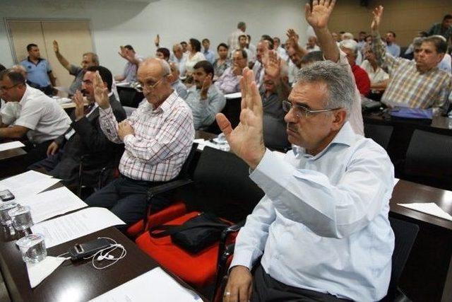 B&uuml;y&uuml;kşehir Belediye Meclisi Toplantısında "&ccedil;ift&ccedil;i" &Ccedil;ıkışı 1