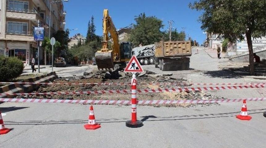 Cumhuriyet Caddesi Yol Ve Kaldırım &Ccedil;alışması Başladı